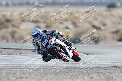 media/Dec-07-2025-CVMA (Sun) [[3e7d2de5dc]]/Race 12- Formula 40 MW and LW/